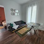 Les Sureaux, Le Charme Du Centre De