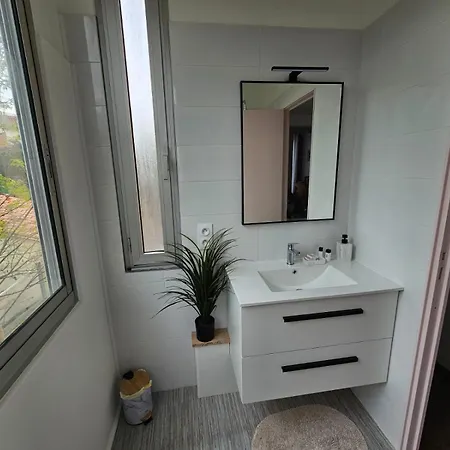 Les Sureaux, Le Calme Du Centre De Apartment *