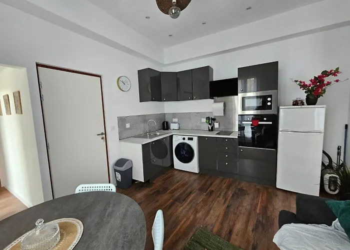 Les Sureaux, Le Charme Du Centre De *